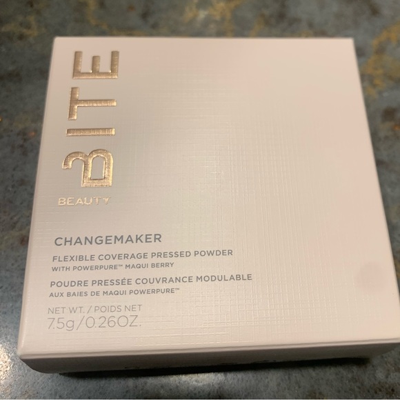 Bite Beauty Changemaker Flexible Coverage Pressed Powder Light 1 - Picture 5 of 5